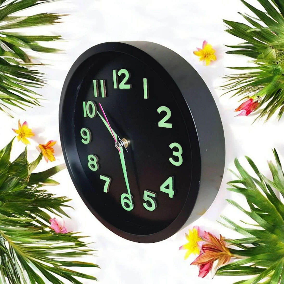 Fosforlu Siyah Duvar Saati Çap 22 cm Karanlıkta Parlayan Fosforlu Zincir Kolye