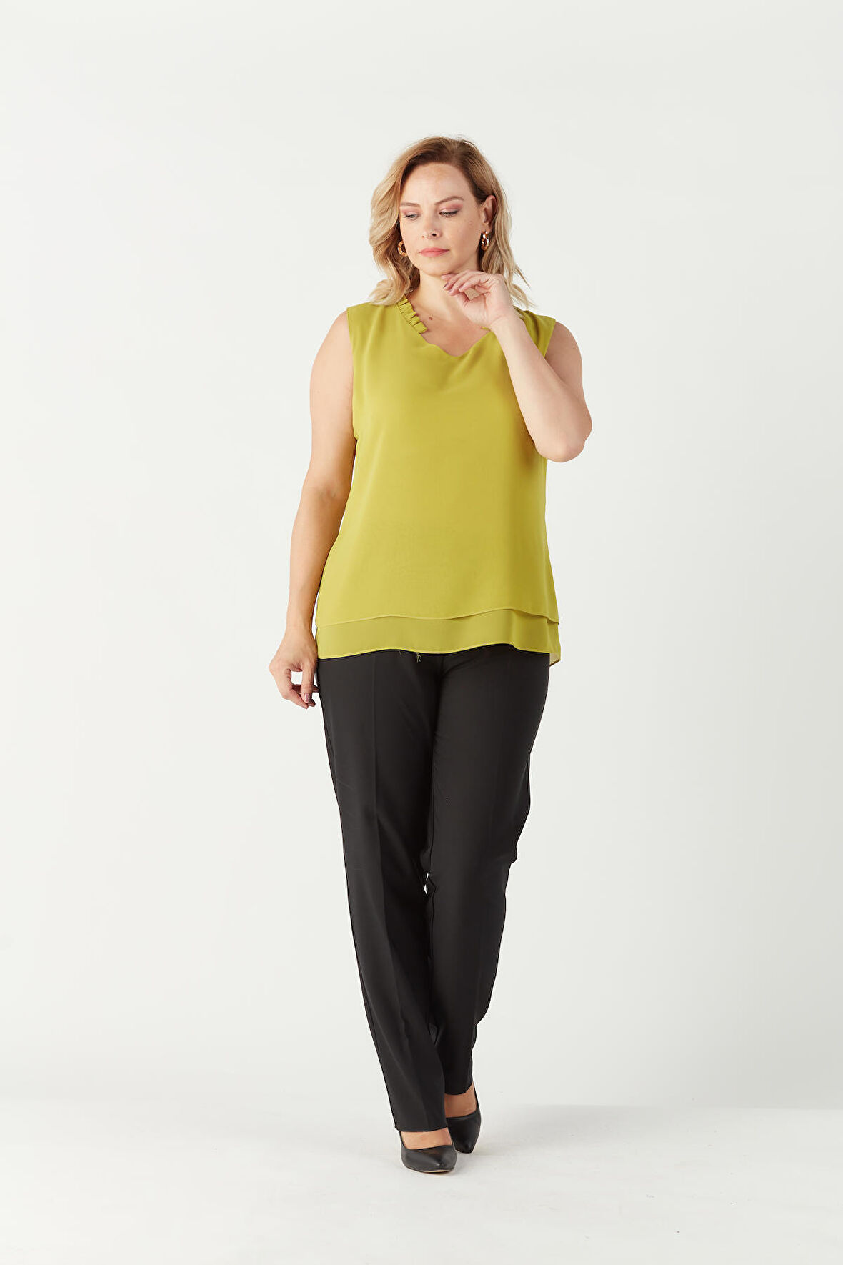 3241 Yaka Fırfırlı Kolsuz Büyük Beden Şık Bluz Yağ Yeşili