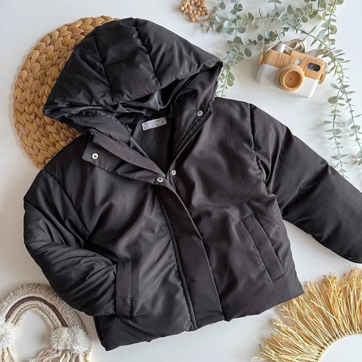 UNİSEX MODEL KAPÜŞON DETAYLI SU GEÇİRMEZ ÇOCUK MONTU 