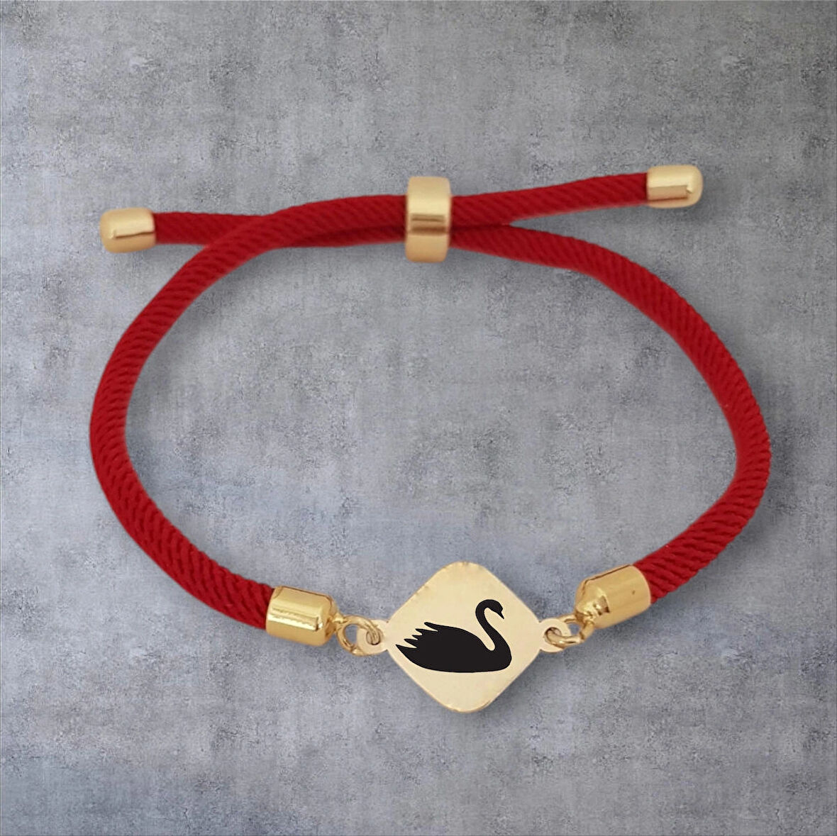 Eşkenar Dörtgen Motifli Bayanlara 14 Ayar Altın Plakalı Örgülü Kuğu Bilekliği-326sembol-kırmızı
