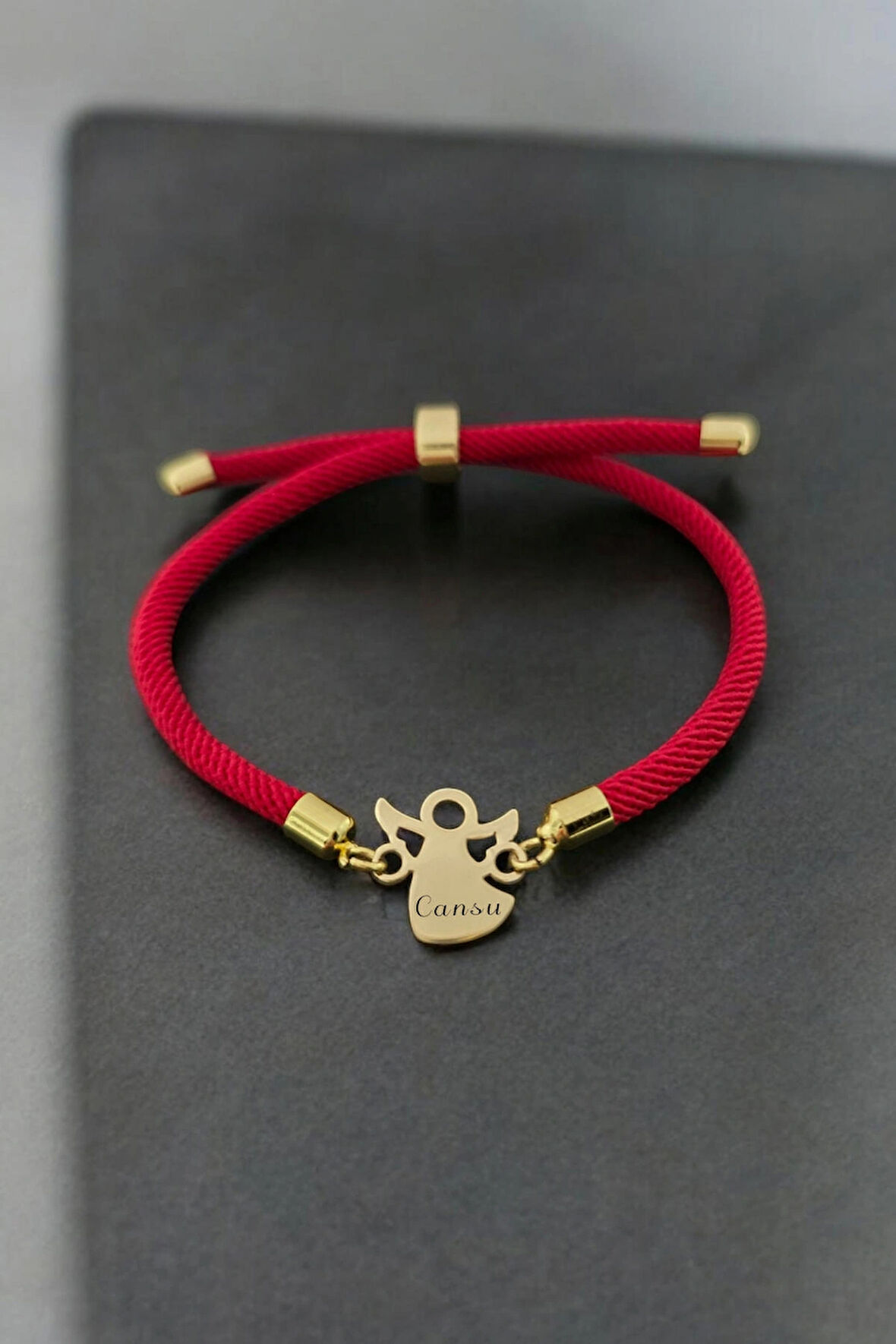 Cansu İsmine Özel İpek Örgülü Mevlana Motifli 14 Ayar Altın Plakalı Hediye Bileklik-328isim-kırmızı