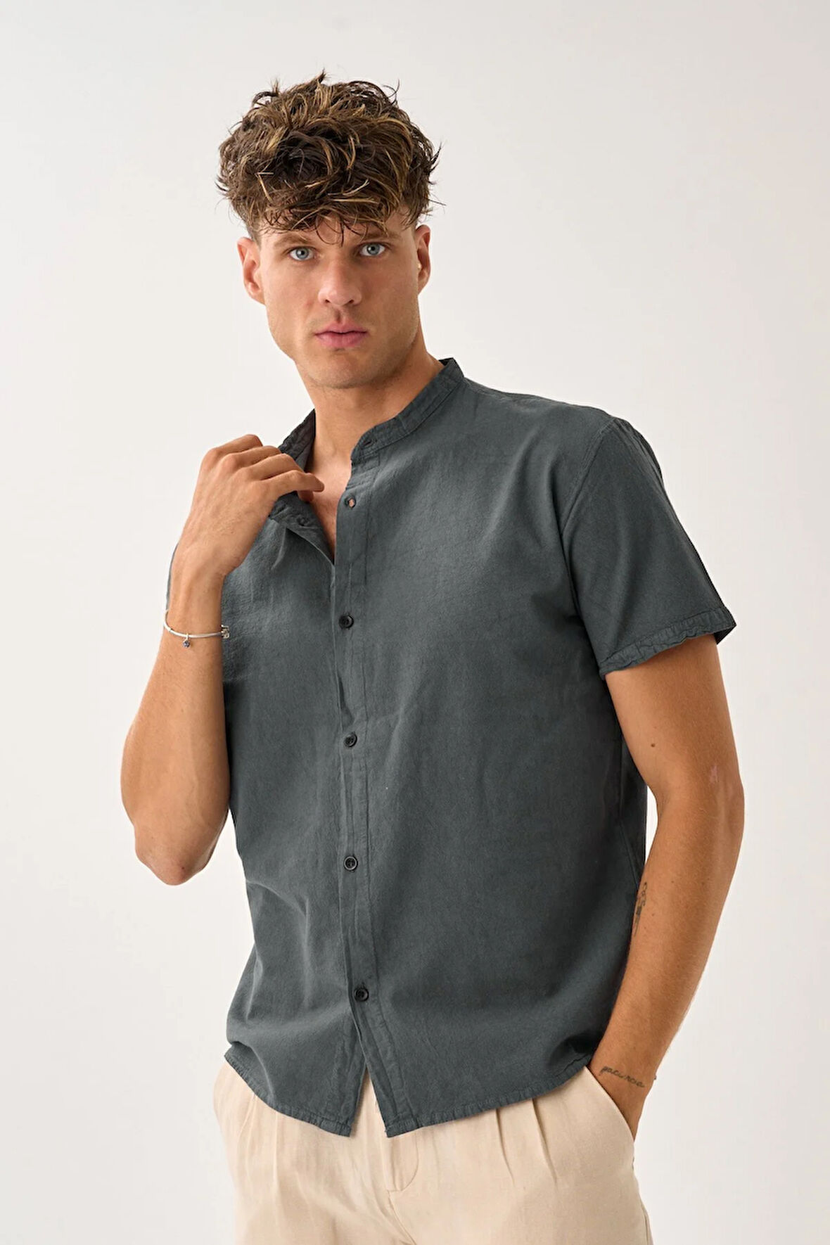 Erkek Yazlık Hakim Yaka Kısa Kol Düğmeli Rahat Kalıp %100 Pamuk Gömlek E212-1