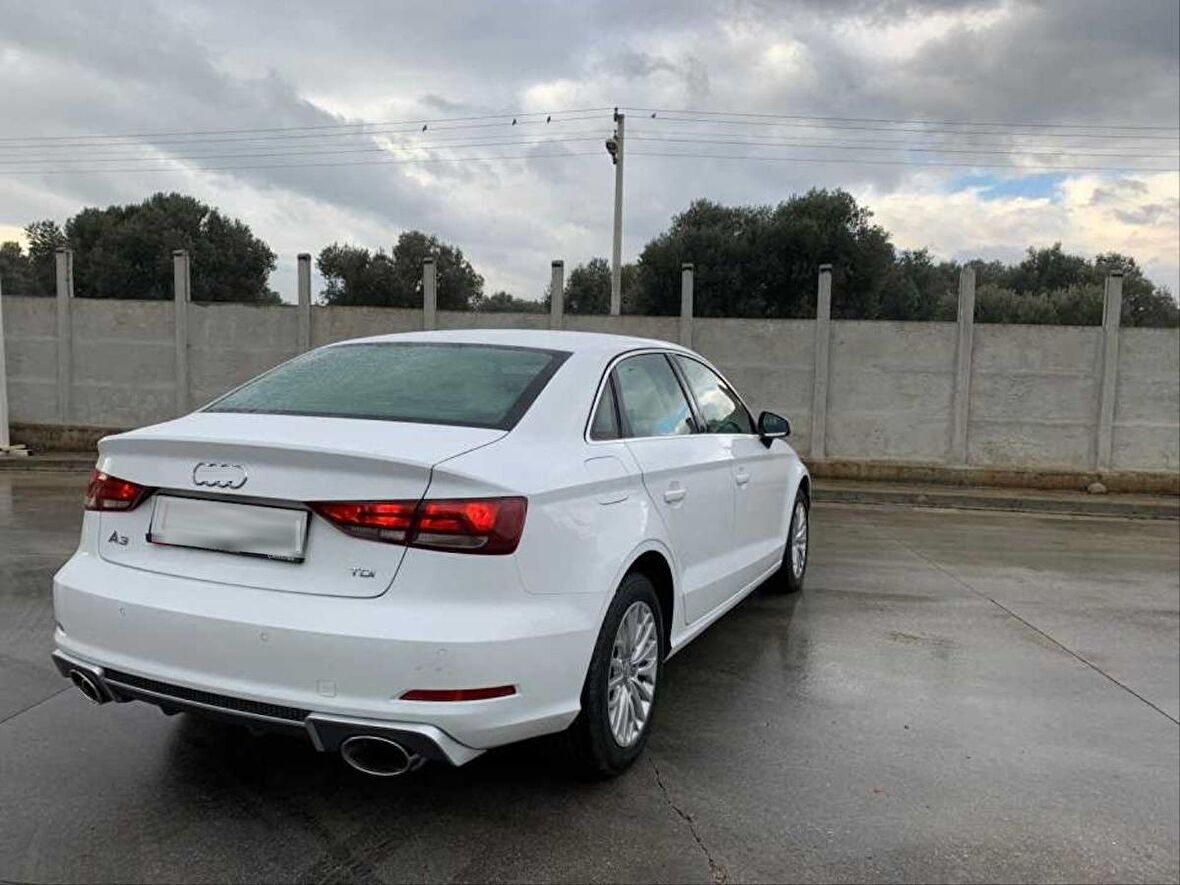 Audı A3 2013-2016 Rs3 Sedan Dıfuzor