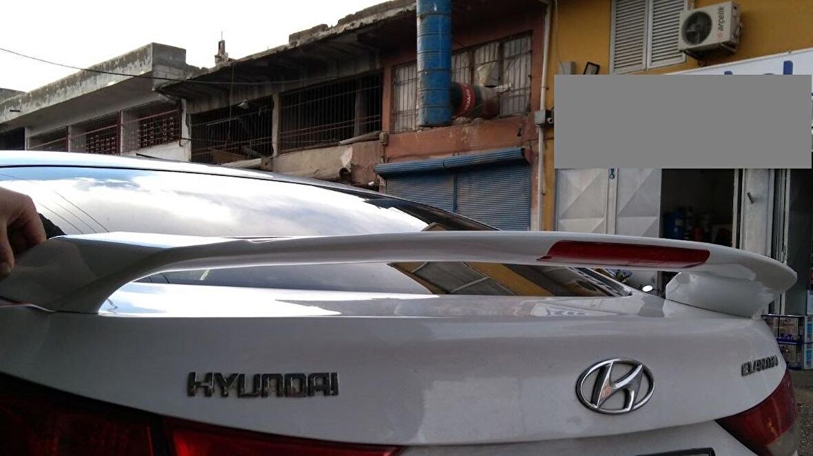 Hyundai Elentra 2011-2015 Işıklı Spoiler Boyalı