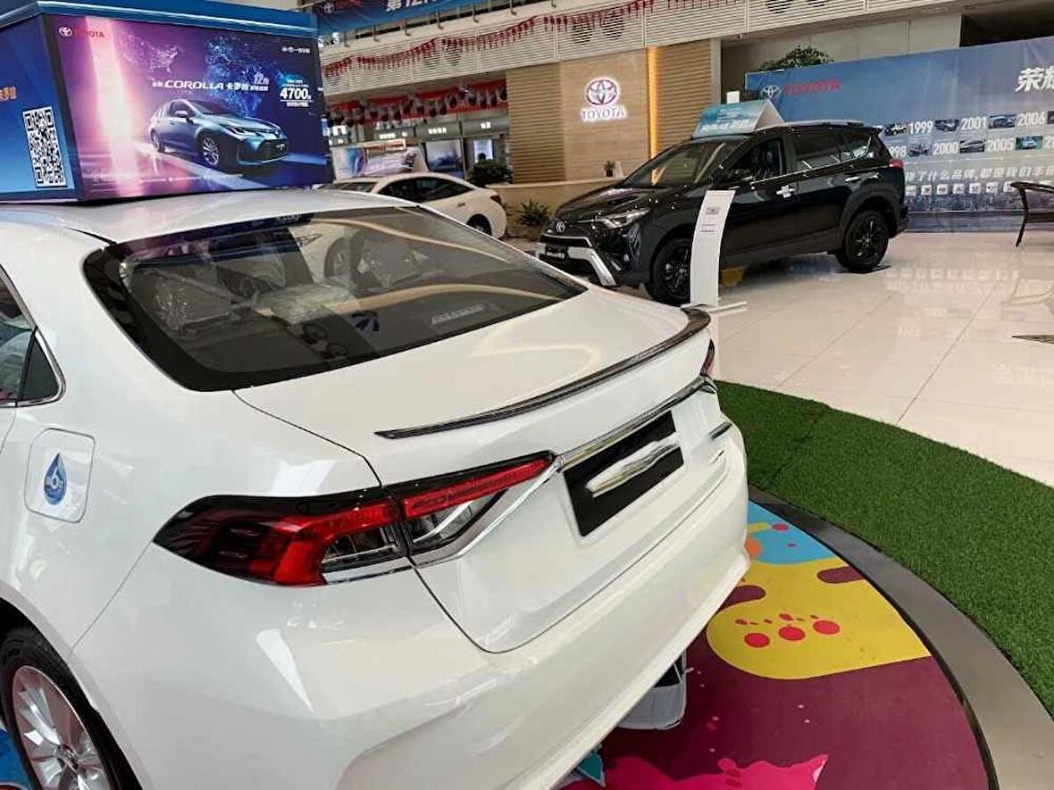 Toyota Corolla E210 (2018 Sonrası) Bagaj Üstü Spoiler (Plastik)