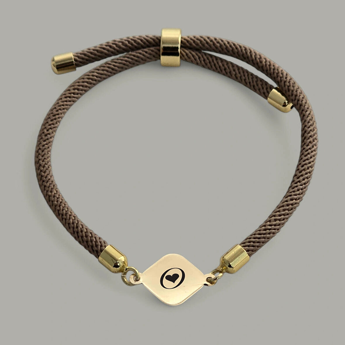 O Harfine Özel 14 Ayar Altın Plakalı Örgü İpli Eşkenar Dörtgenli Hediye Bileklik-332harf-kahverengi