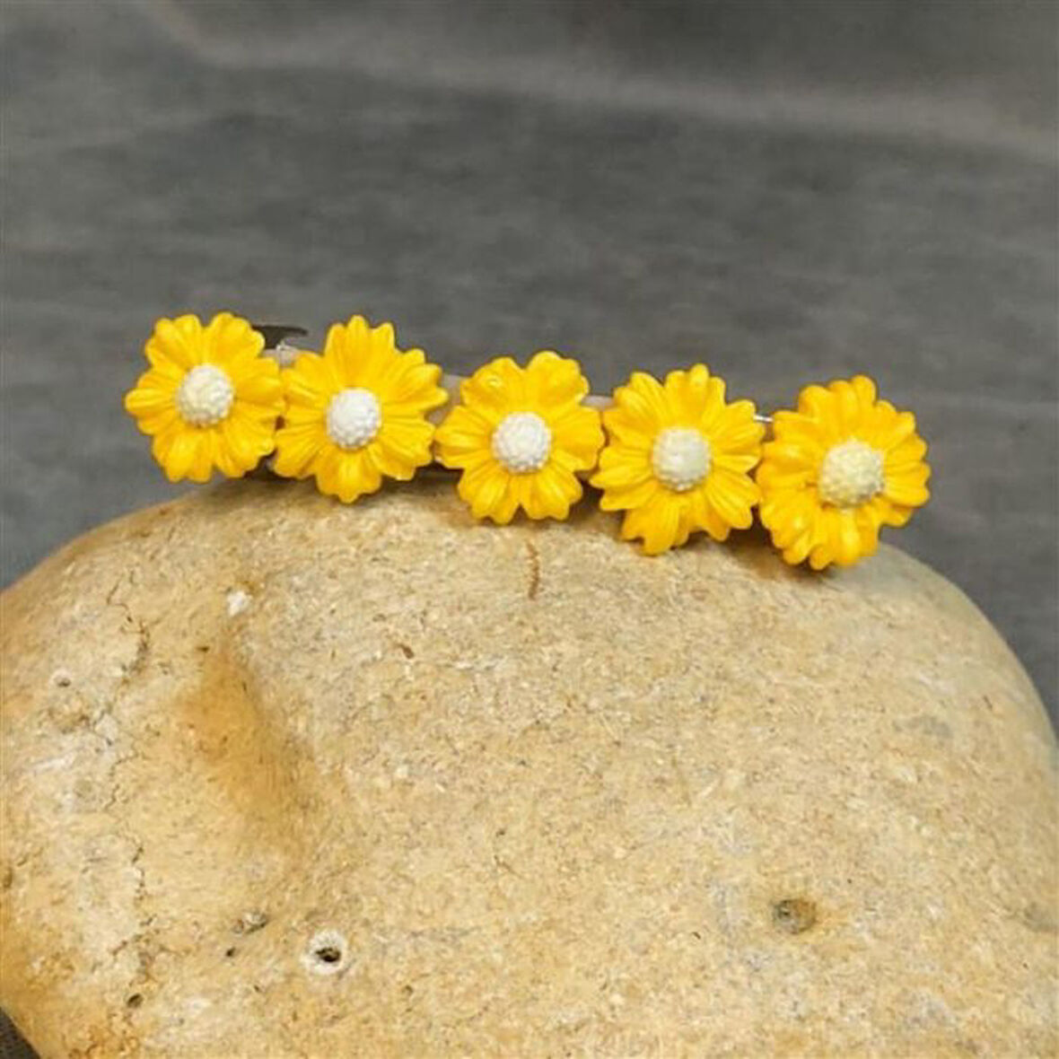 Uretti - Hülya 6683 7807 El Yapımı Polimer Kil Sarı Papatya Çiçeği Tasarımlı Saç Tokası / 8 cm