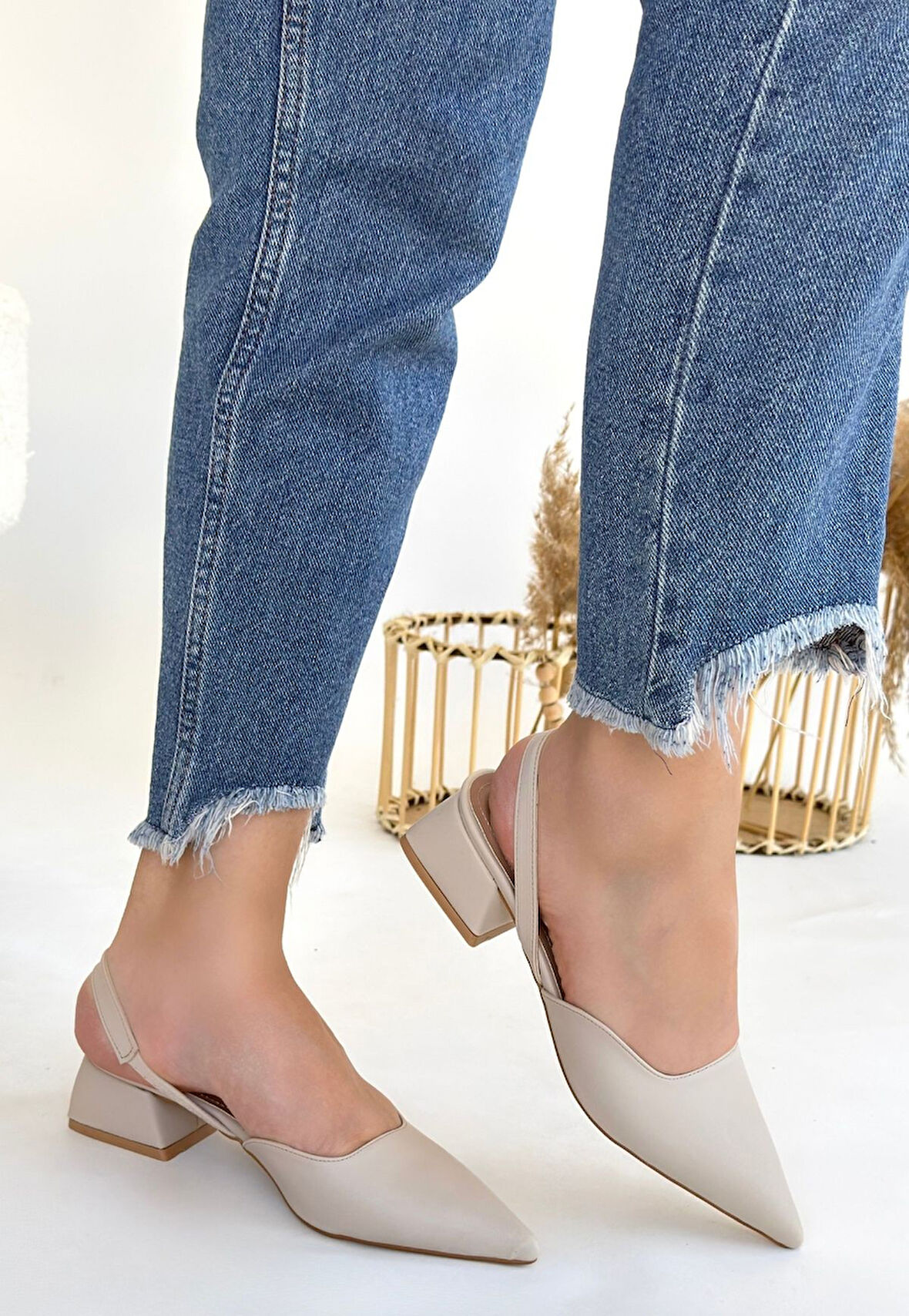 Sivri Burun Topuklu Ayakkabı Cilt Bej Topuk Boyu 3 Cm