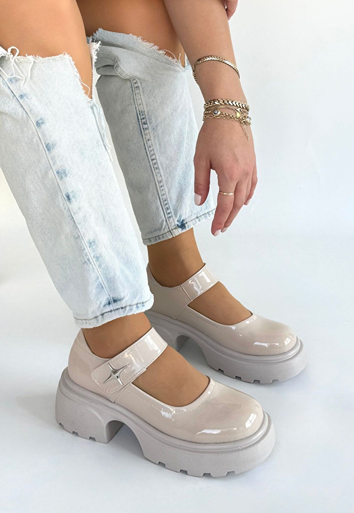 Dolgu Topuk Cırt Cırtlı Oxford Ayakkabı Rugan Bej Topuk Boyu 6 Cm