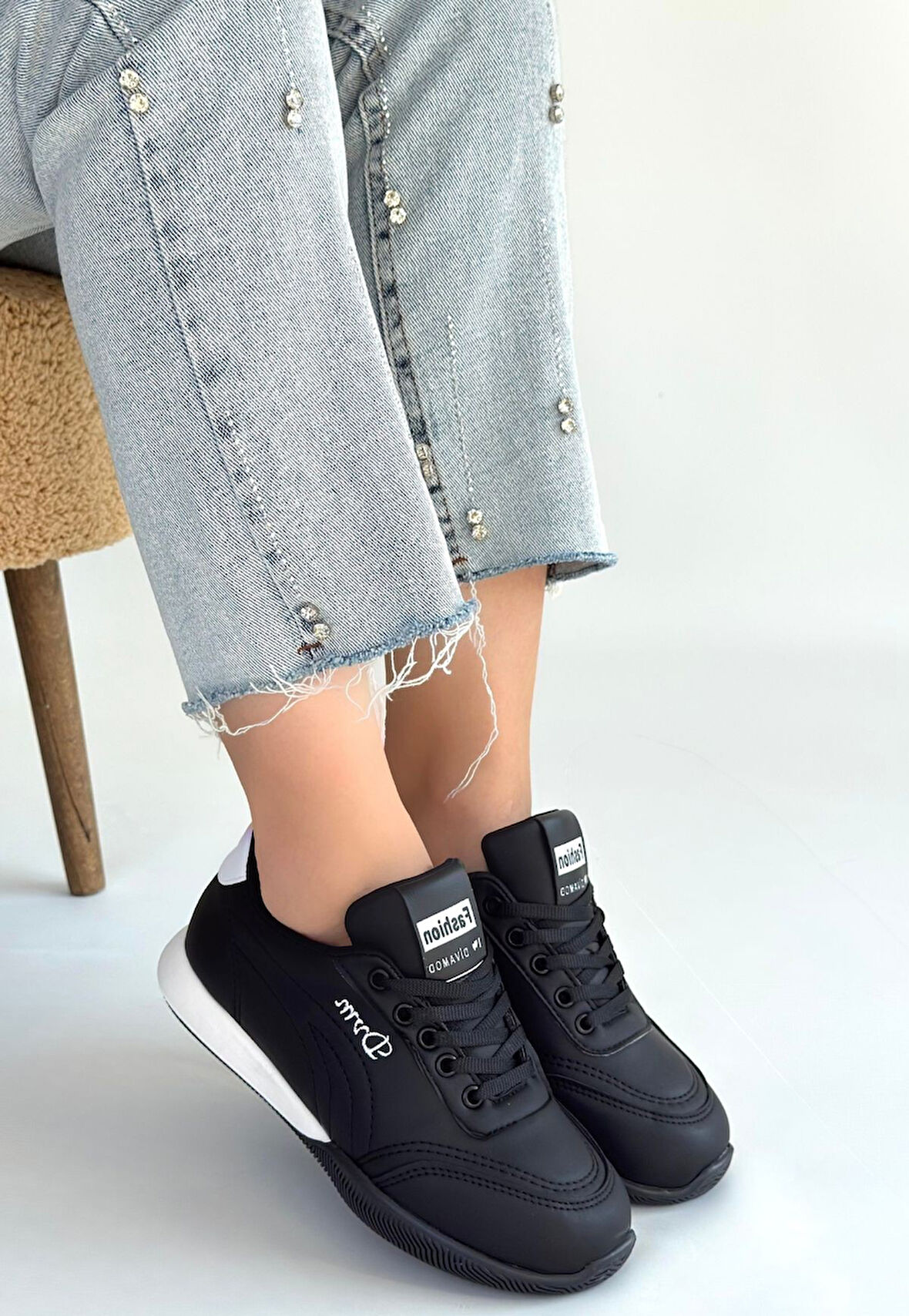 Ortopedik Topuk Dikenine Karşı Özel Üretim Bağcıklı Spor Ayakkabı Siyah Topuk Boyu 2 Cm