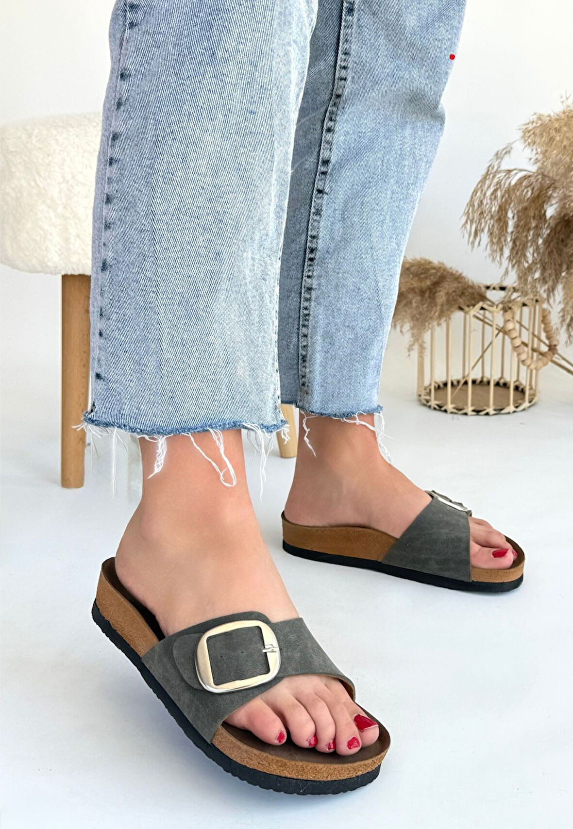 Kemerli Terlik Nubuk Yeşil Topuk Boyu 2,5 Cm