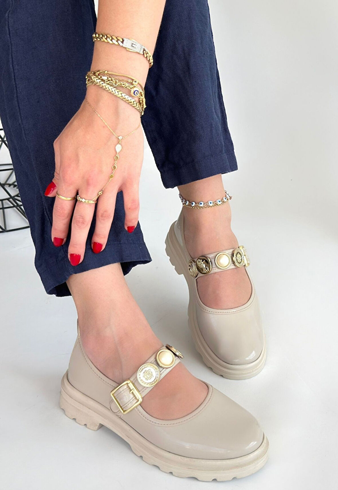 Aksesuarlı Ortopedik Topuk Dikenine Karşı Özel Üretim Kemerli Oxford Babet Ayakkabı Rugan Bej Topuk Boyu 2,5 Cm