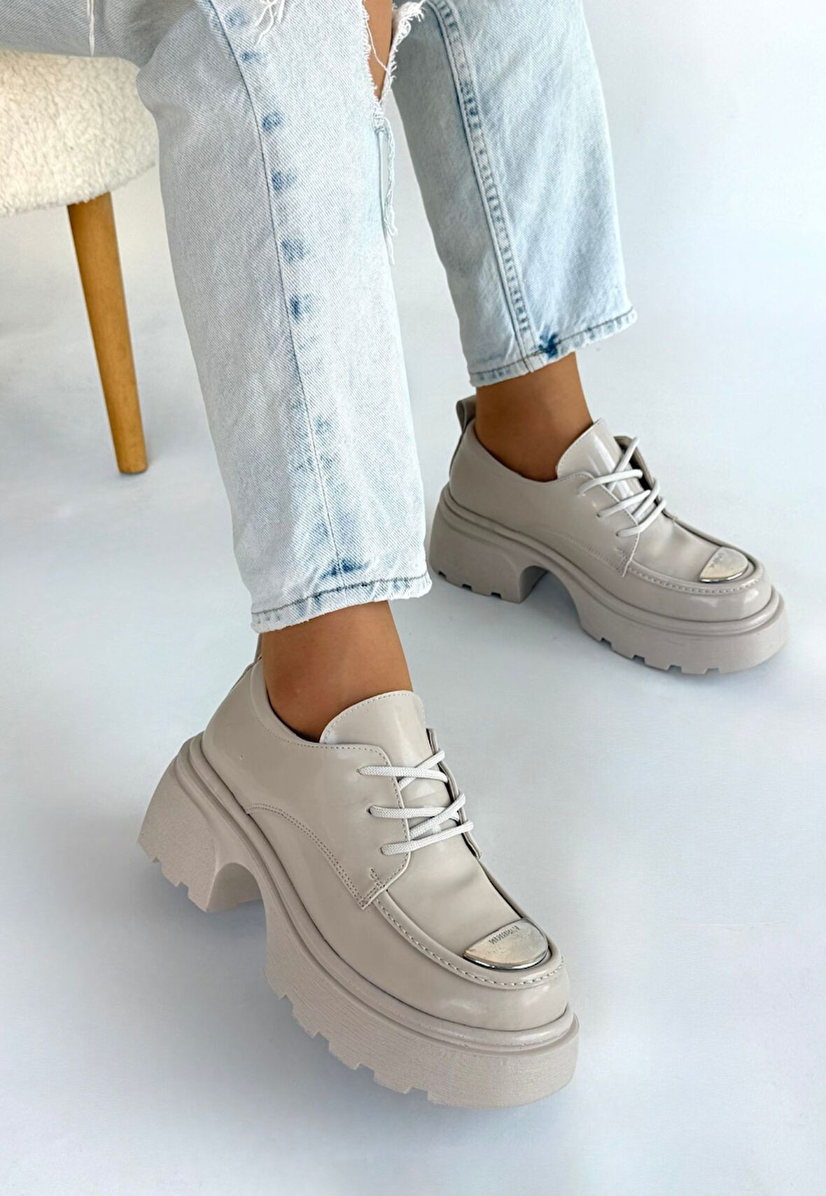 Dolgu Topuk Bağcıklı Oxford Ayakkabı Rugan Bej Topuk Boyu 6 Cm