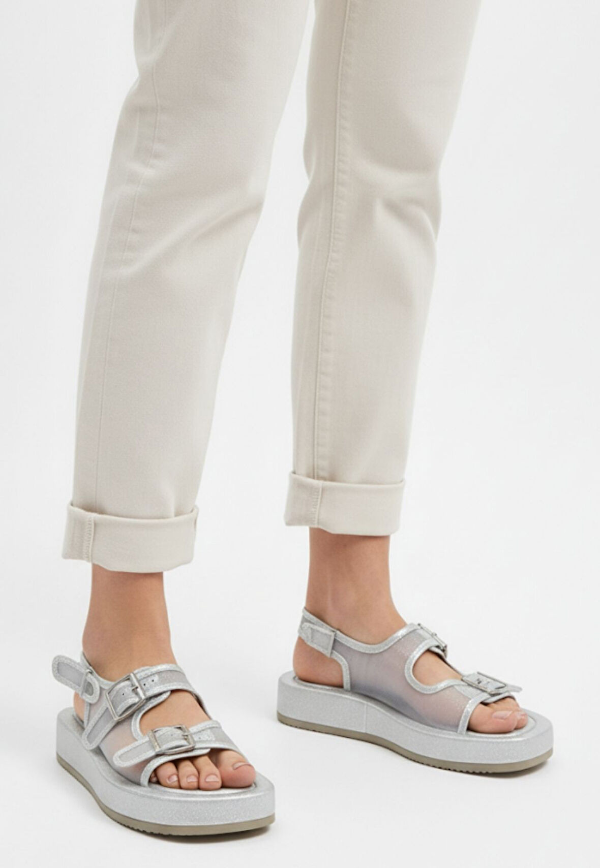 Tül Detaylı Kemerli Sandalet Cilt Gümüş Topuk Boyu 3 Cm