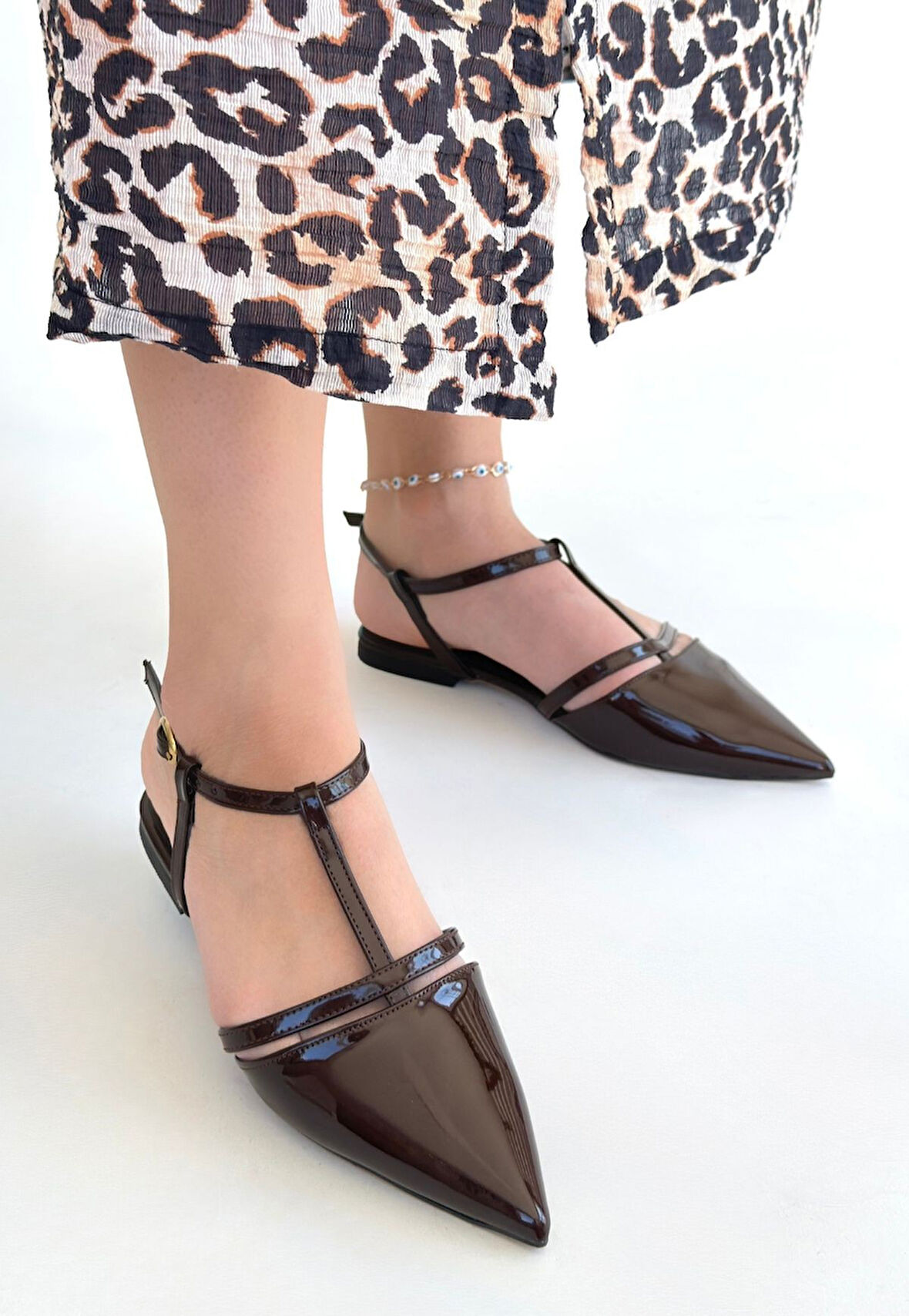 Sivri Burun Babet Ayakkabı Rugan Kahverengi Topuk Boyu 1 Cm