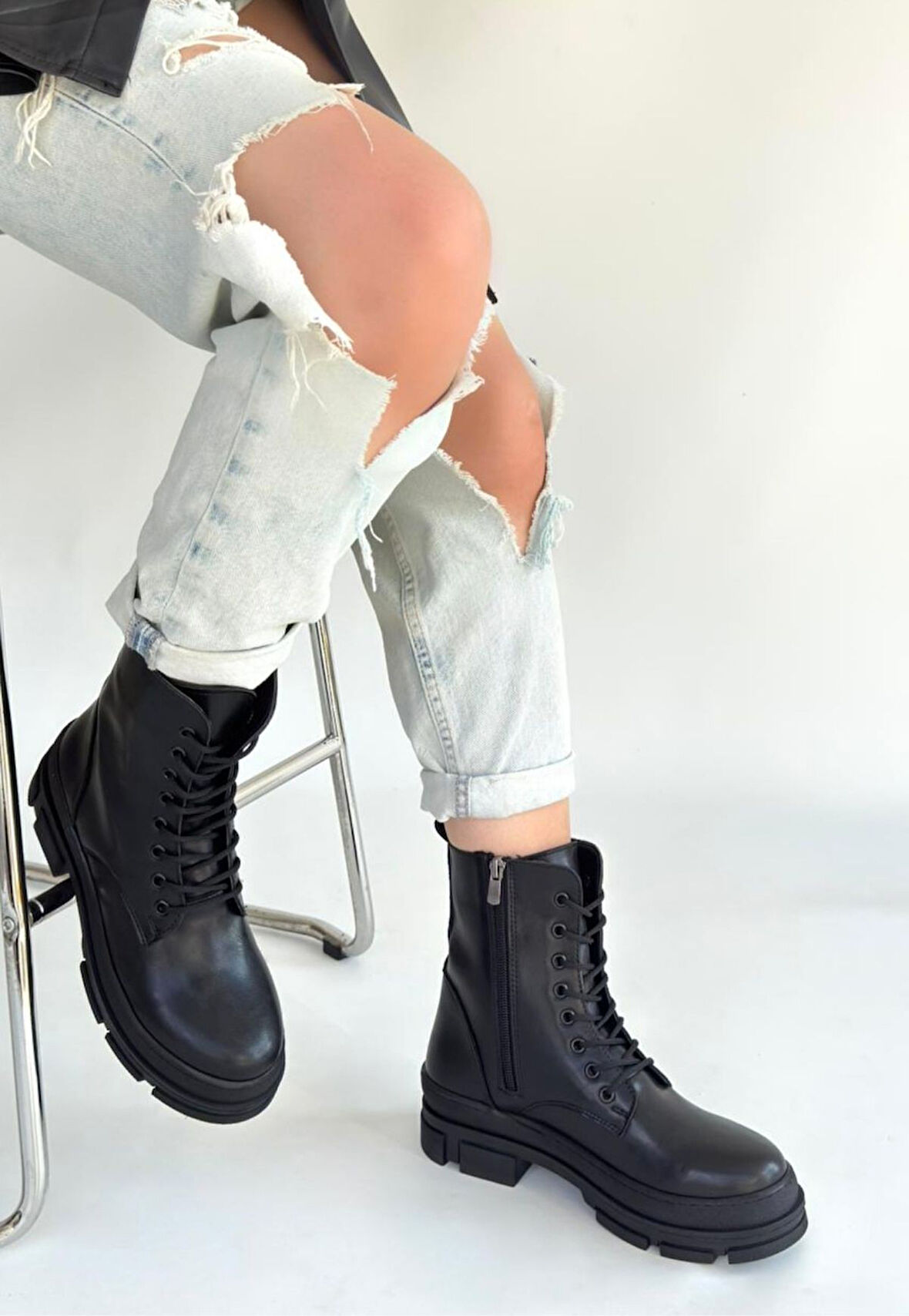 Yandan Fermuarlı Topuklu Bağcıklı Bot Cilt Siyah Topuk Boyu 3 Cm