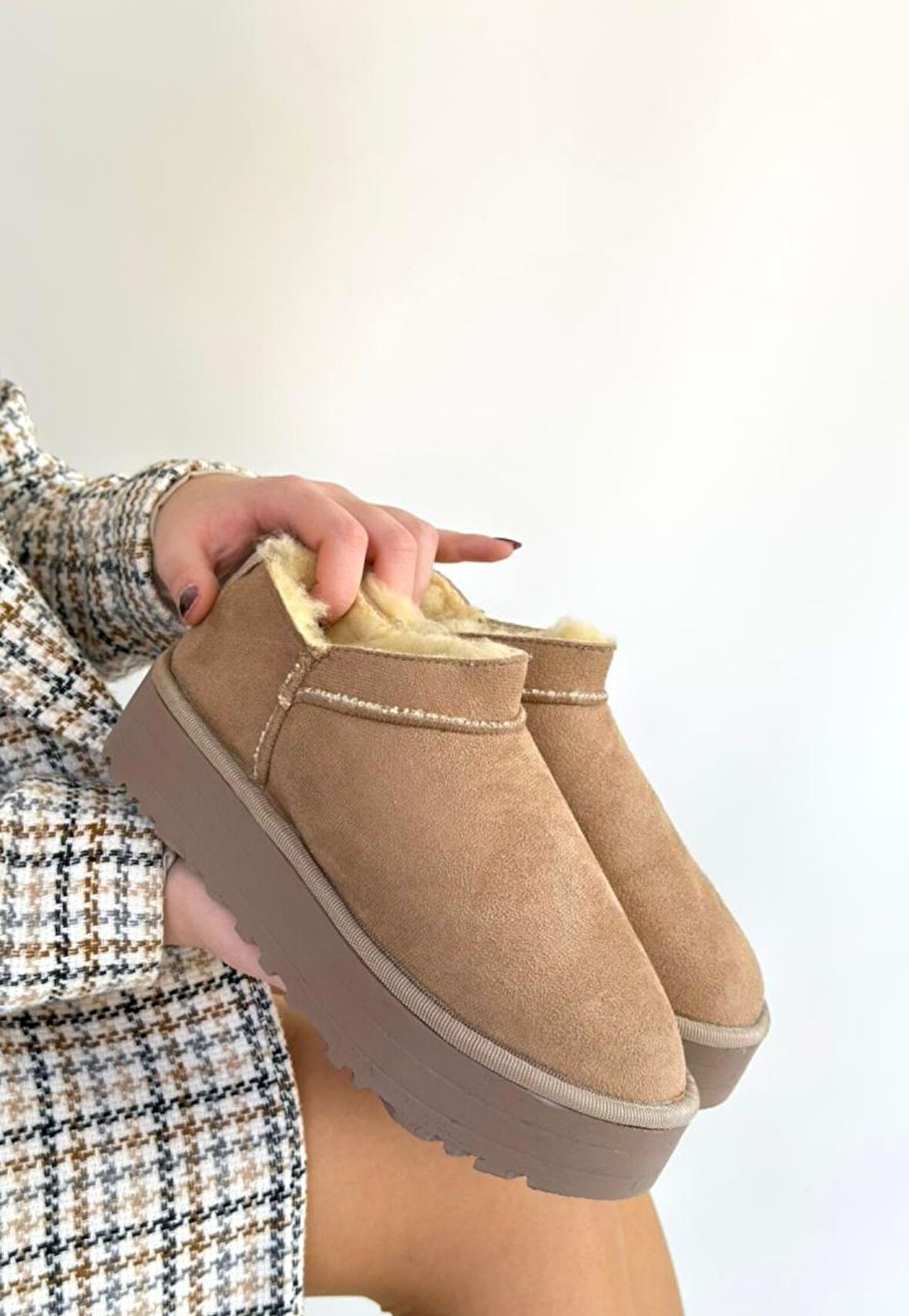 İçi Kürklü Bot Süt Vizon Topuk Boyu 4 Cm