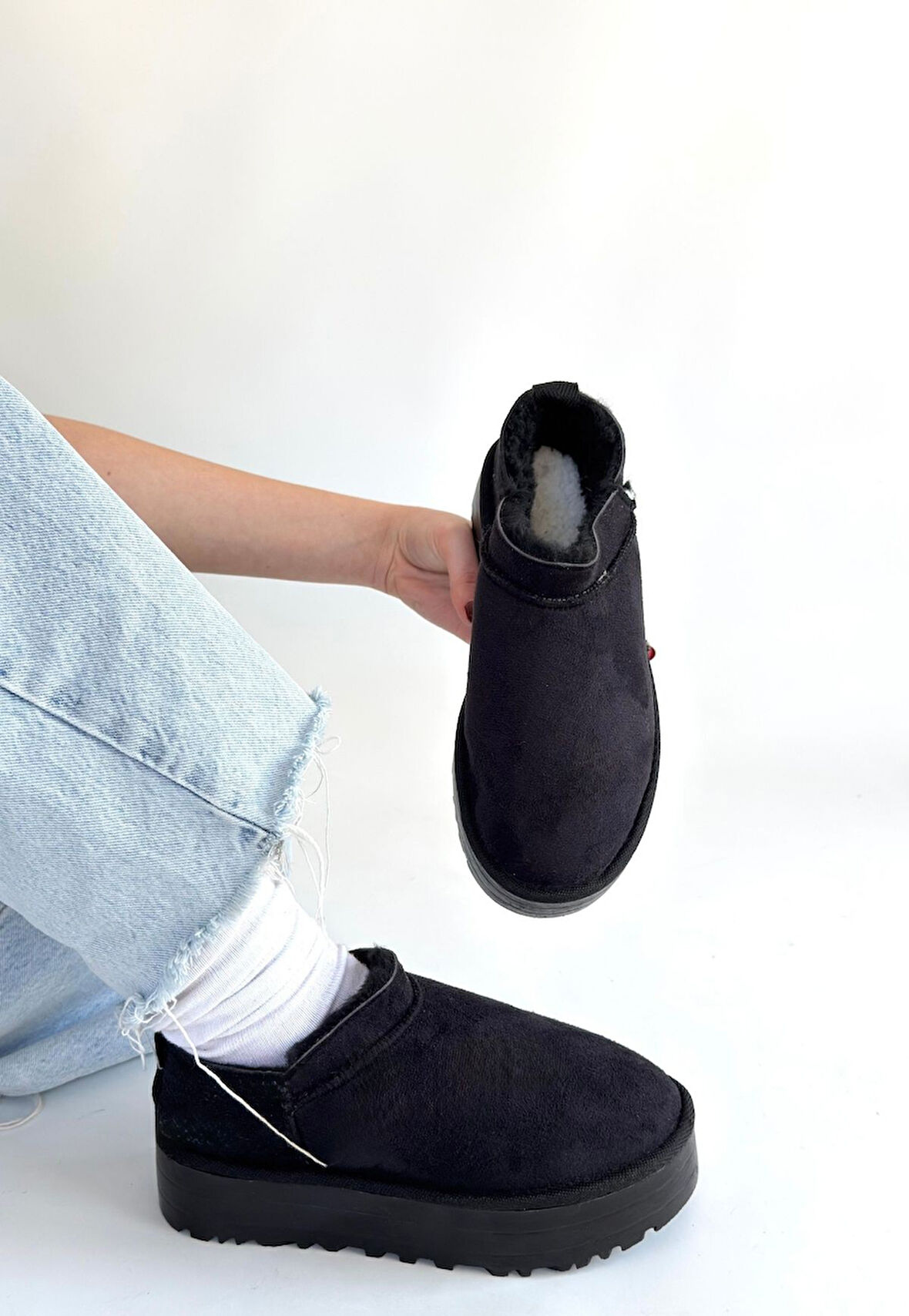 İçi Kürklü Bot Süet Siyah Topuk Boyu 4 Cm