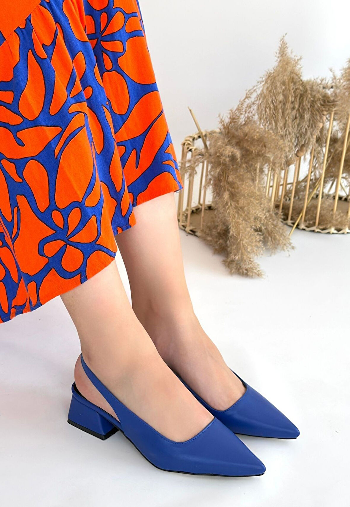 Sivri Burun Topuklu Ayakkabı Cilt Mavi Topuk Boyu 3 Cm