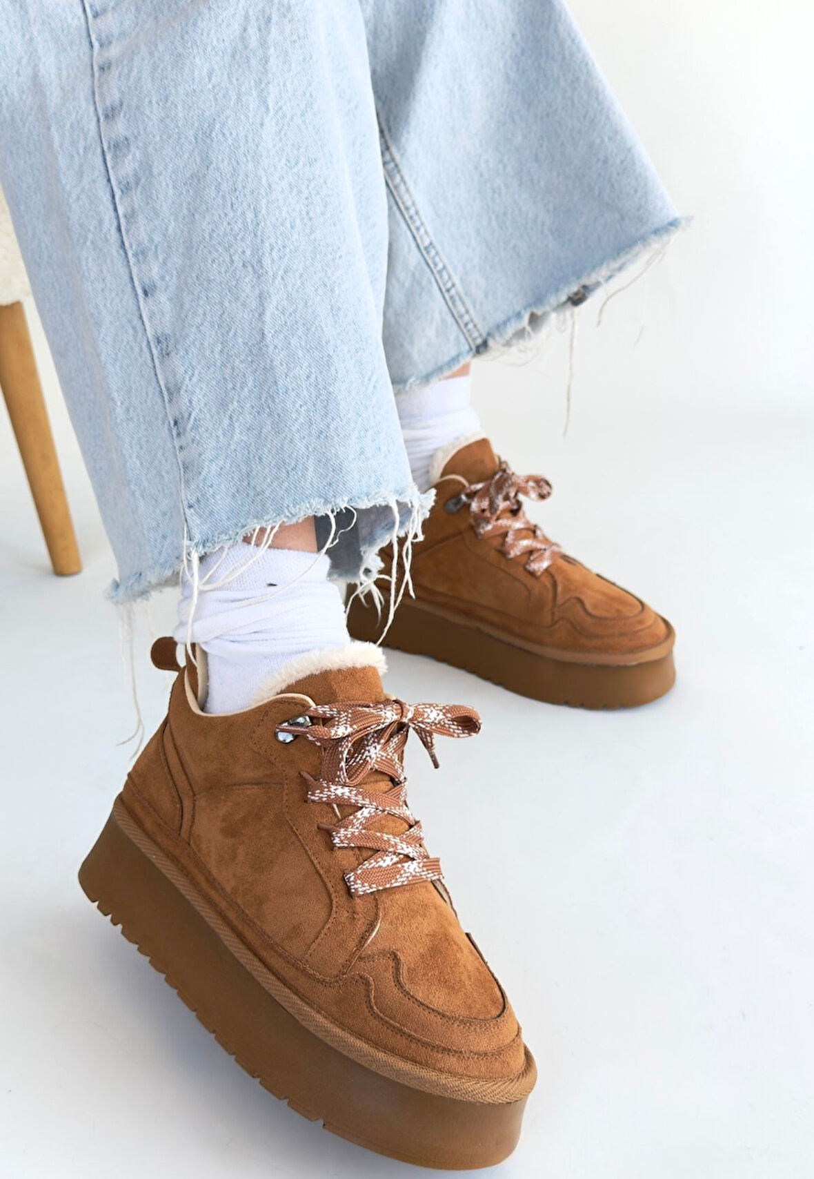 İçi Kürklü Bağcıklı Bot Süet Taba Topuk Boyu 4 Cm