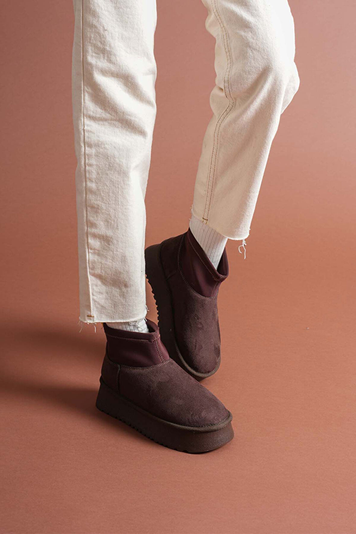 İçi Kürklü Boğazı Streçli Bot Süet Kahverengi Topuk Boyu 4 Cm