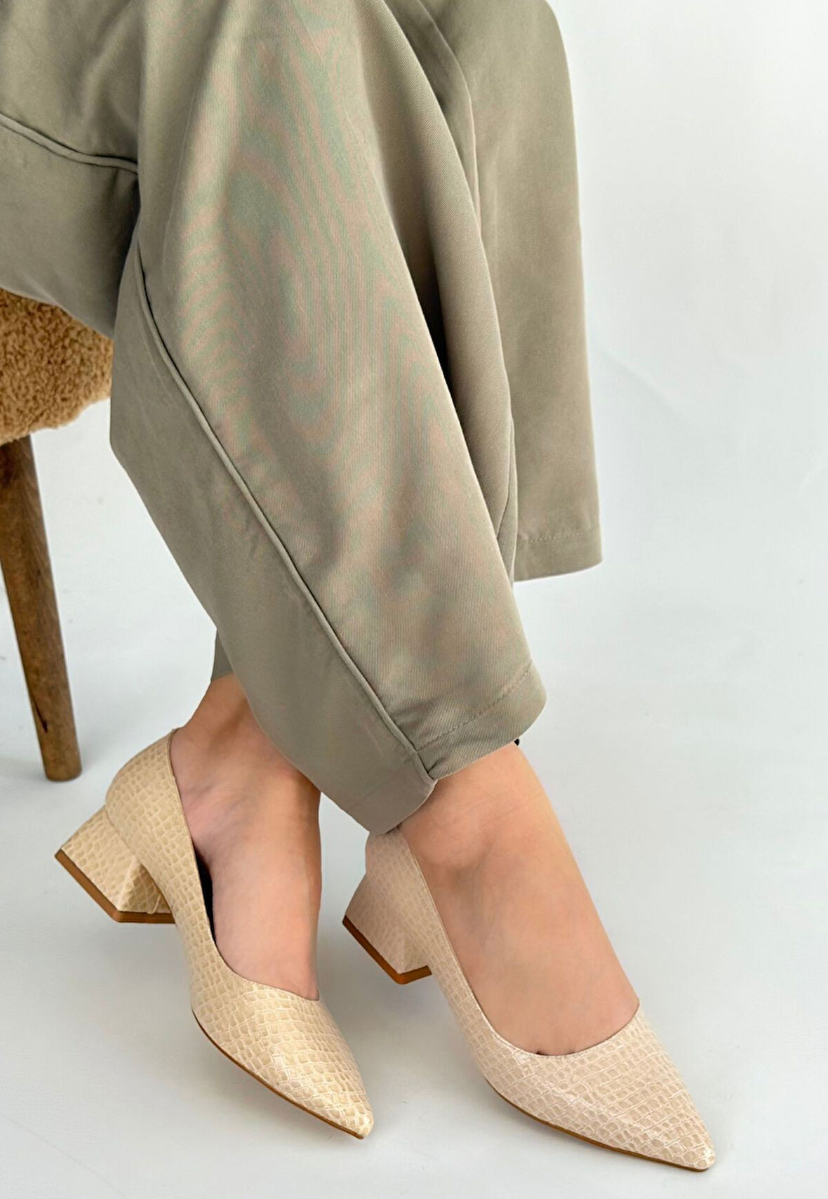 Sivri Burun Topuklu Ayakkabı Rugan Bej Topuk Boyu 3,5 Cm