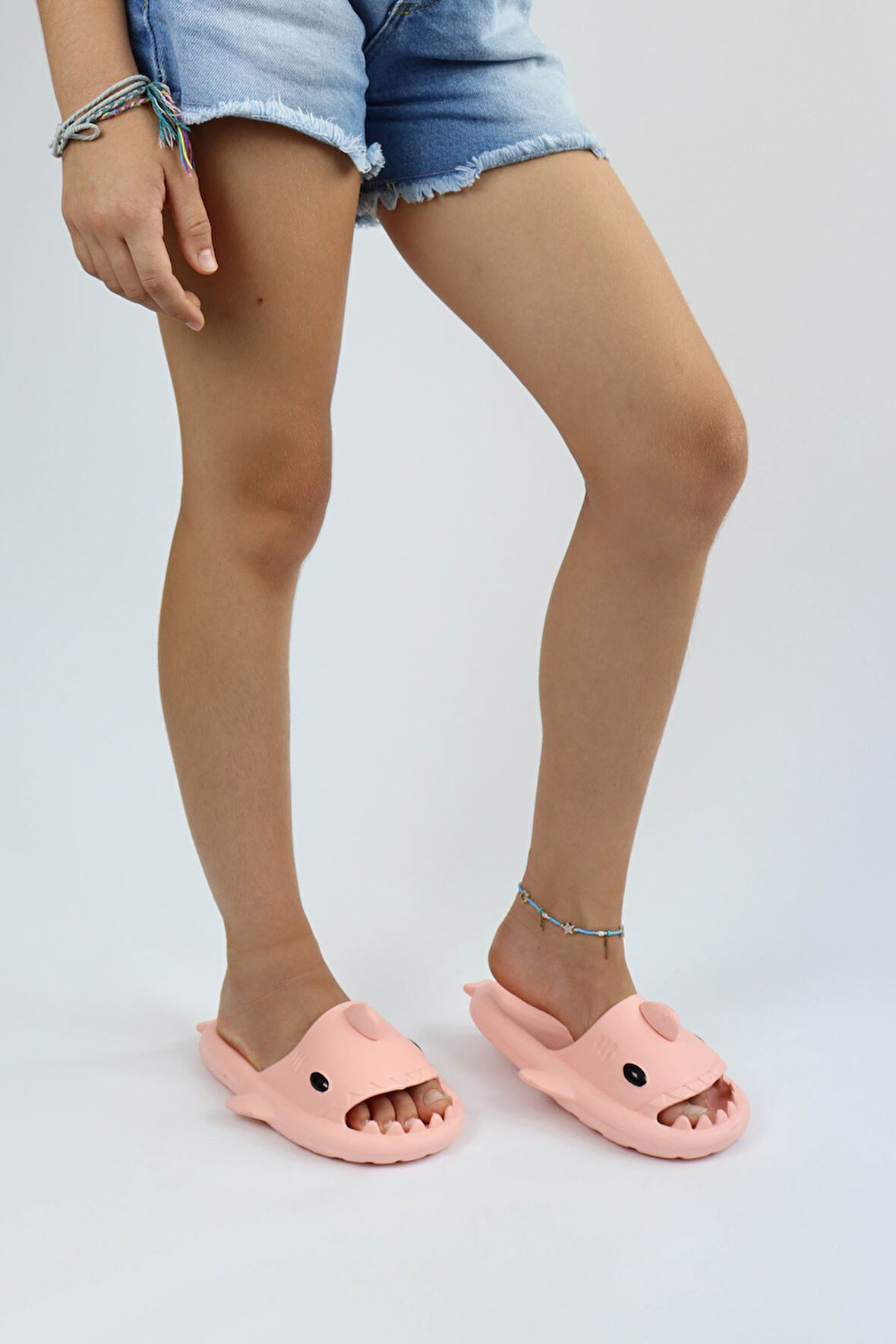Tam Ortopedik Köpekbalığı Desenli Unisex Terlik Eva Pembe Topuk Boyu 3 Cm