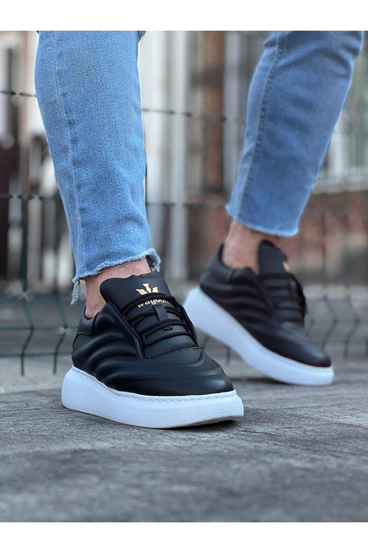 Beyaz Tabanlı Erkek Casual Ayakkabı Cilt Siyah Topuk Boyu 3 Cm