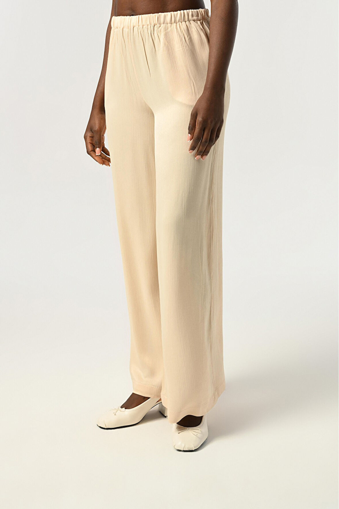 KADIN BELİ LASTİKLİ BOL PAÇA DÜZ RENK VİSKON KUMAŞ PANTOLON