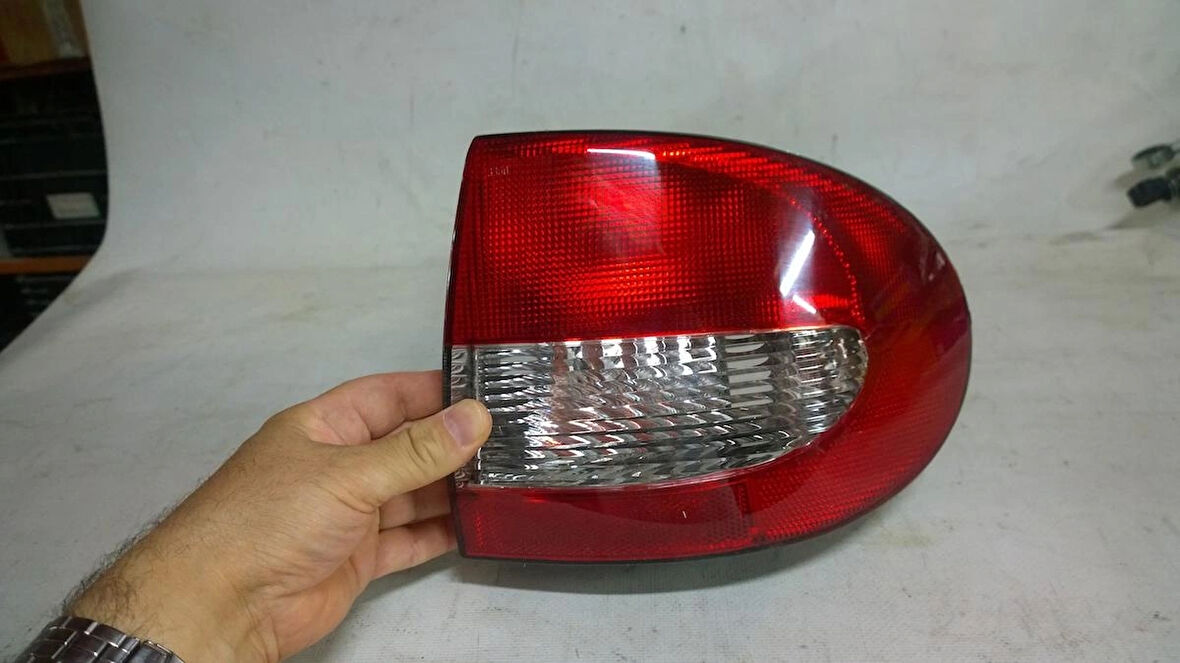 Renault MEGAN I Renault MEGAN 1 model 1998-1999-2001-2002-2003-Arka Stop Lambası Sağ Dış yerli pleksan marka