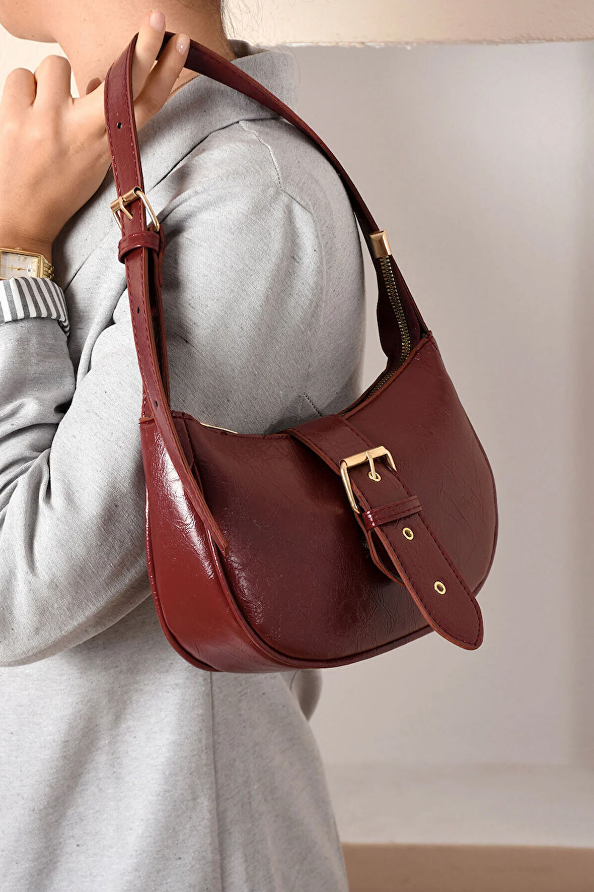 Yeni Sezon Parlak Suni Deri Viral Ince Tasarım Ayarlanabilir Askılı Kadın Omuz Çantası