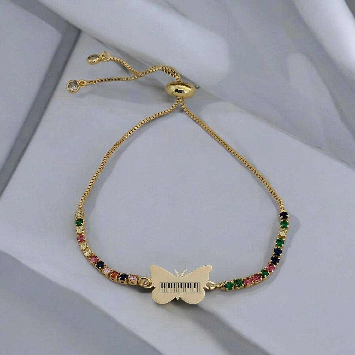 Piyano Temalı Kelebek Motifli 14 Ayar Altın Plakalı Zincirli Hediye Bileklik-340sembol-renklitaş