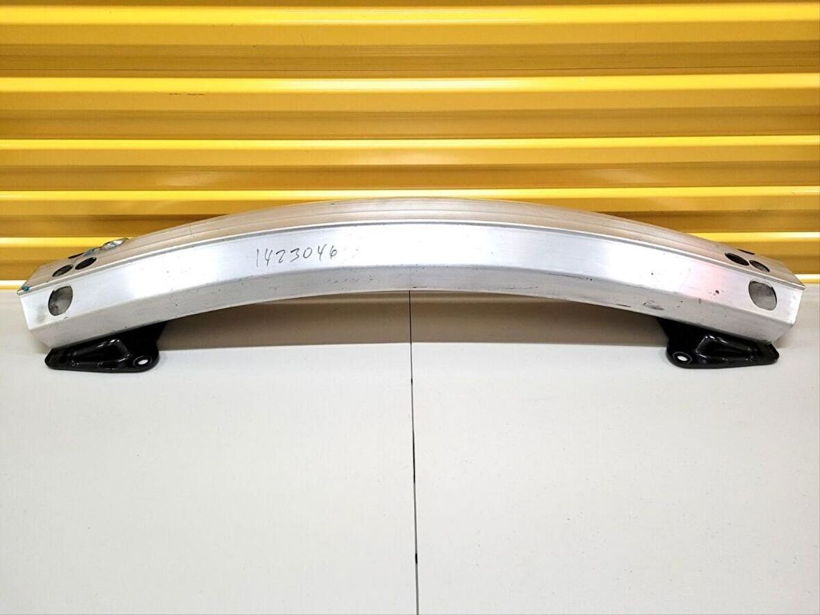 Tesla Model Y Arka Koruma Demiri