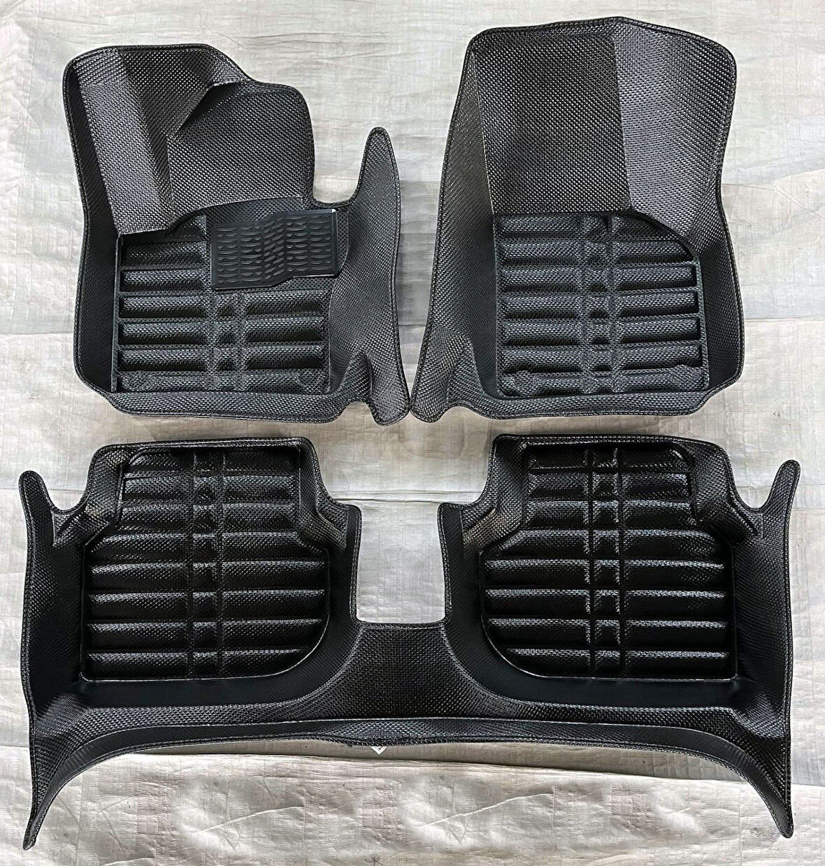 Volkswagen Jetta Uyumlu 2010 Sonrası 5D Havuzlu Karbon Dizayn Paspas Seti