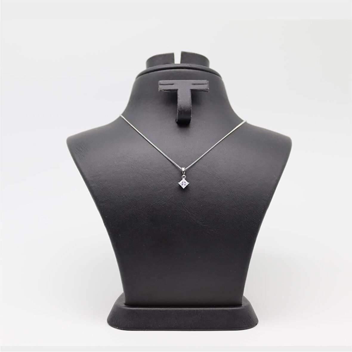 Kare Tek Taş Yatay Kolye Silver