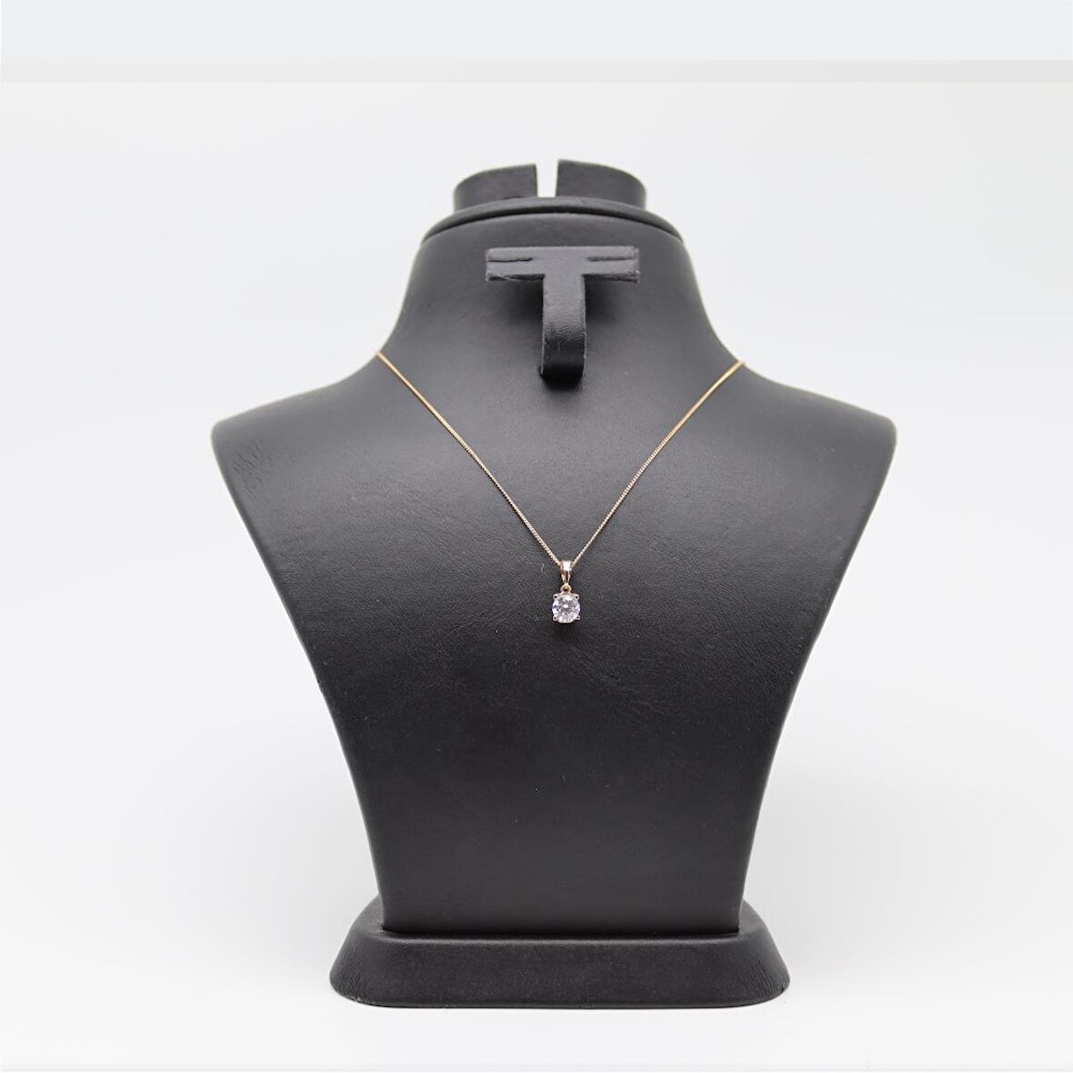 Oval Tek Taşlı Kolye 