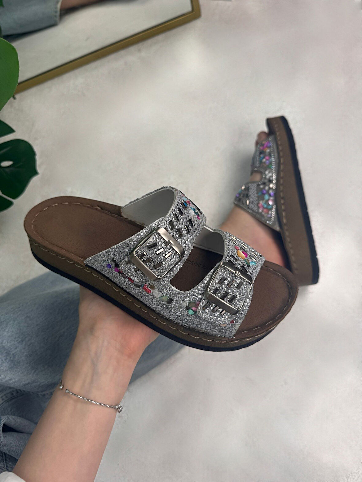 Günlük Kadın Terlik Çift Tokalı Taşlı Boncuk Detaylı Yumuşak Dikişli Ortopedik Mantar Taban 34155