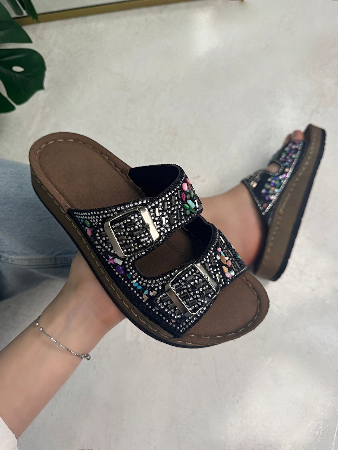 Günlük Kadın Terlik Çift Tokalı Taşlı Boncuk Detaylı Yumuşak Dikişli Ortopedik Mantar Taban 34155