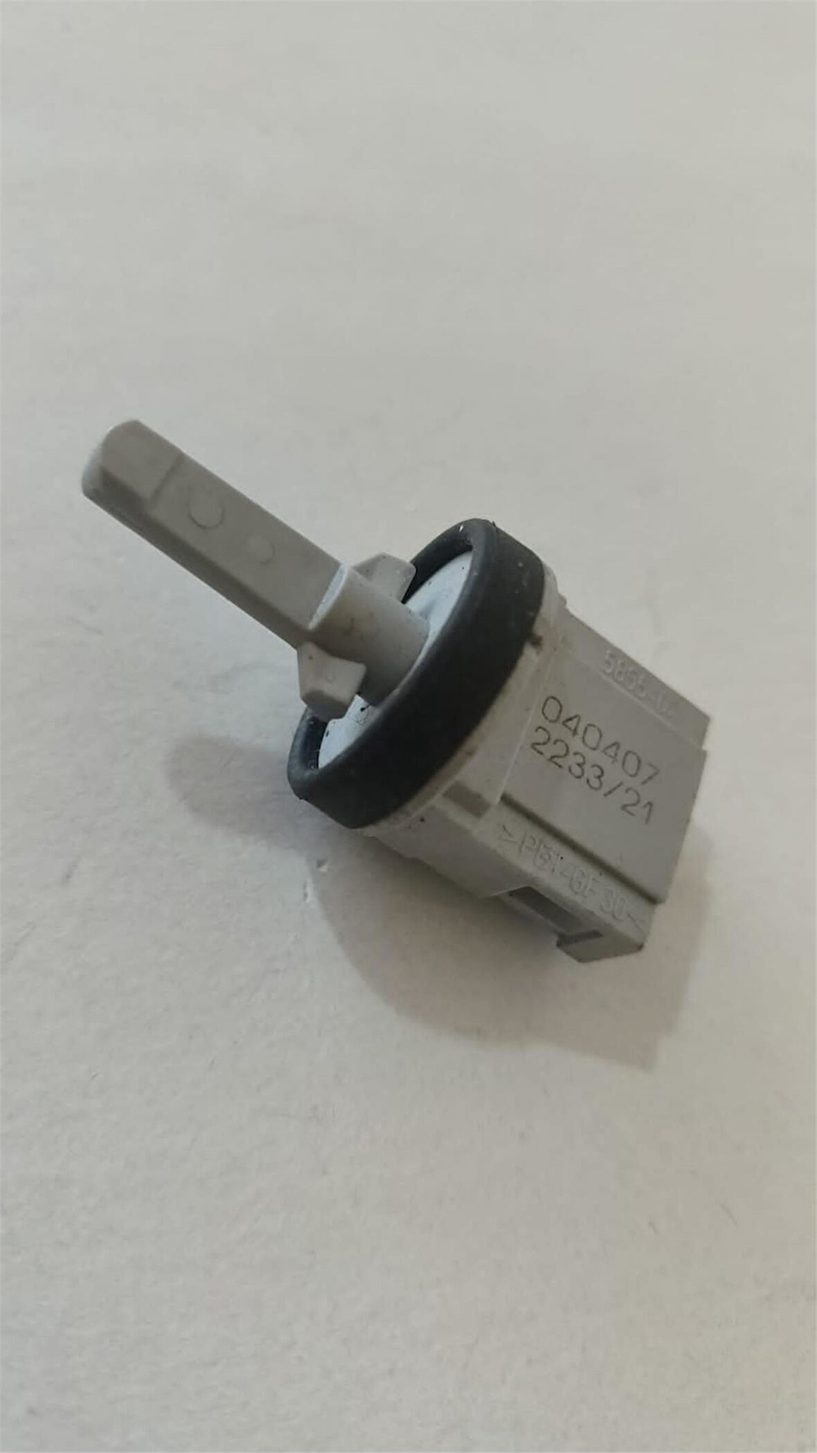 VW KALORİFER DERECE SENSÖRÜ 1K0907543A