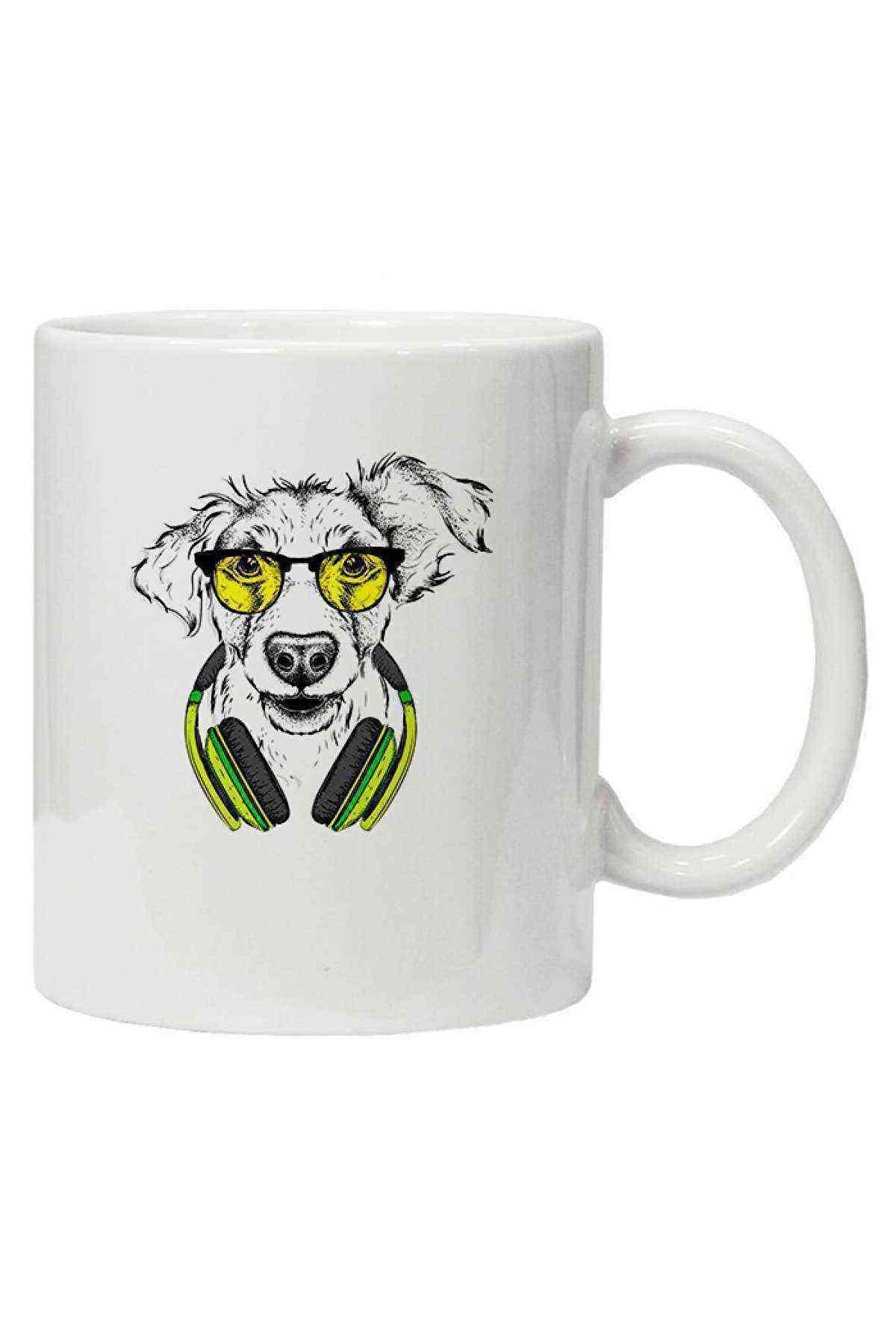 Kupa Bardak Gözlük Ve Kulaklık Köpek