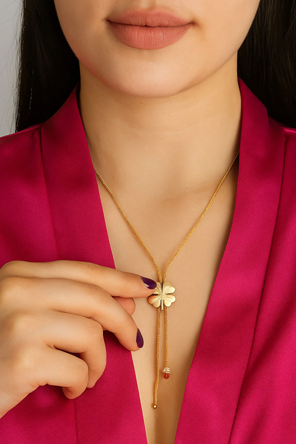 316L Çelik Kararma Yapmaz Altın Kaplama Orta boy Yonca Kolye