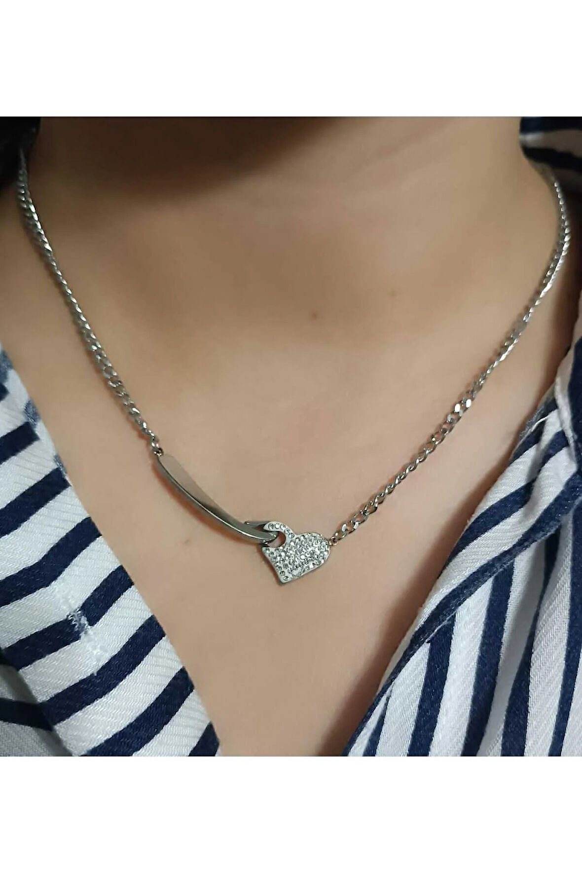 Çelik Kararma Yapmaz Kalp Figürlü Taşlı Silver Kolye