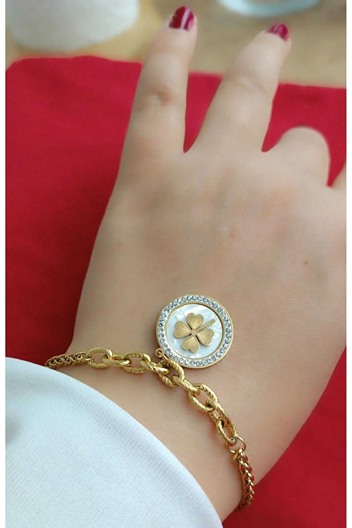 1.sınıf Çelik Karama Yapmaz Zirkon Taş Detaylı Yonca Figürlü Bileklik