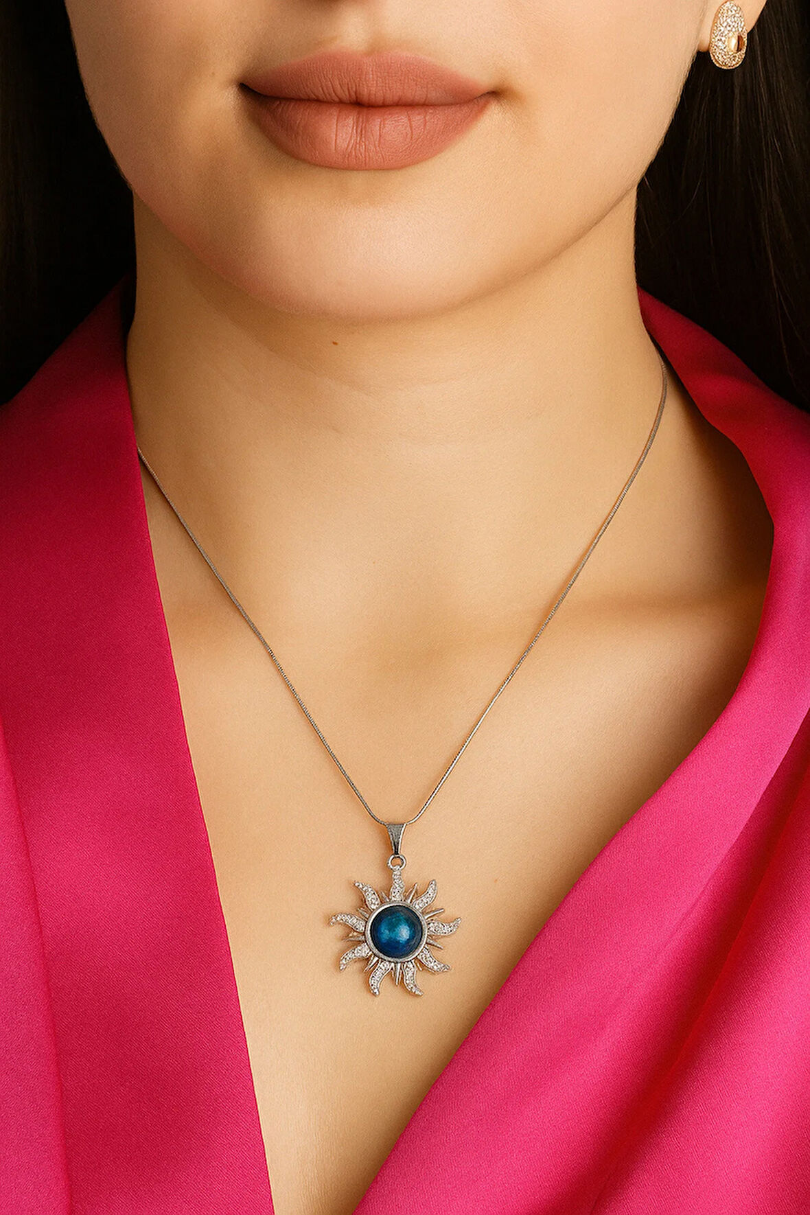 Çelik Kararmaz Mavi Opal Taşlı Güneş Figürlü Kolye