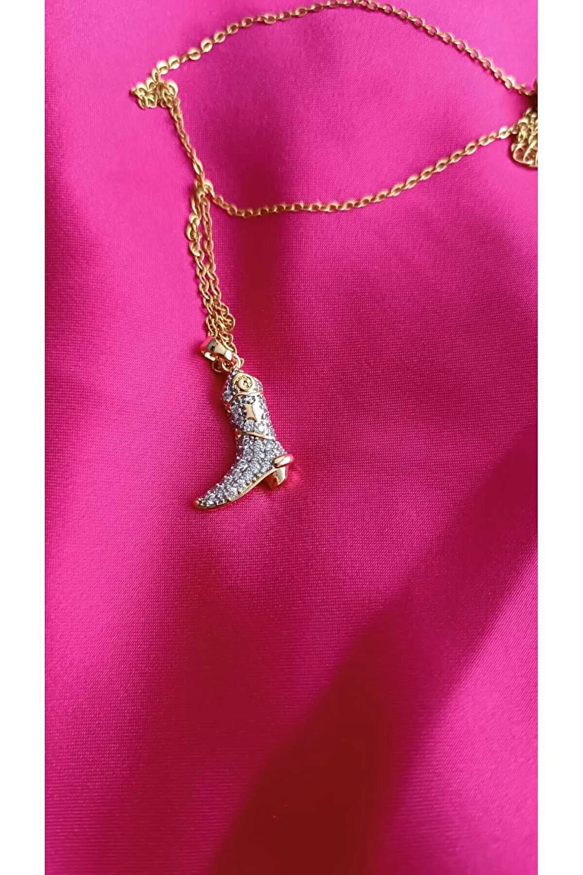 Kararma Yapmaz Çelik Çizme Figürlü Zirkon Taşlı Kolye