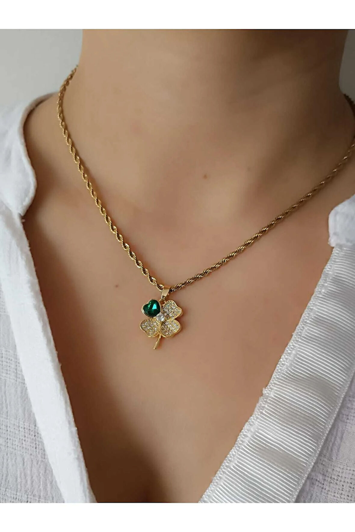 1.Sınıf Çelik Karama Yapmaz Yeşil Taşlı Yonca Figürlü Kolye