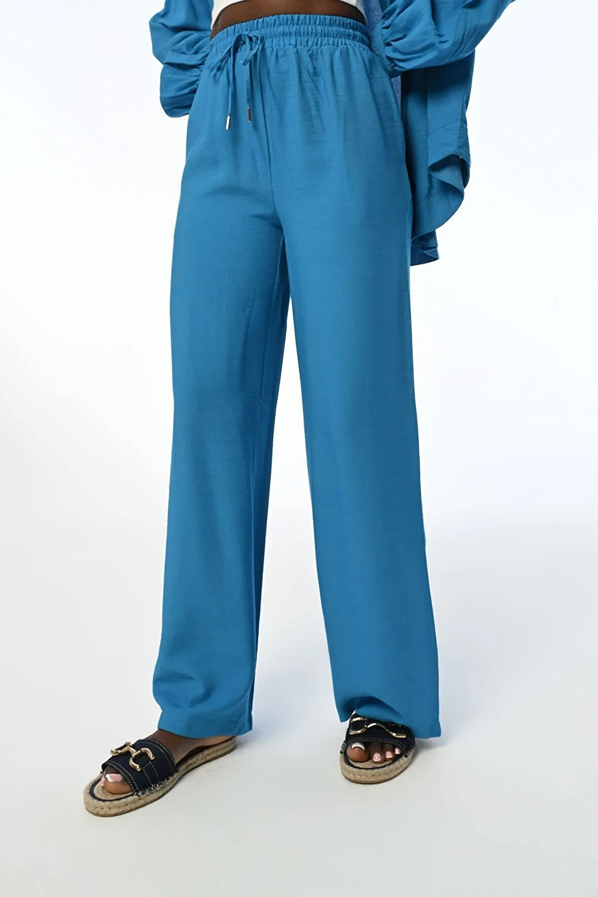 KADIN RAHAT KALIP BOL PAÇA BELİ LASTİKLİ DÜZ RENK PANTOLON