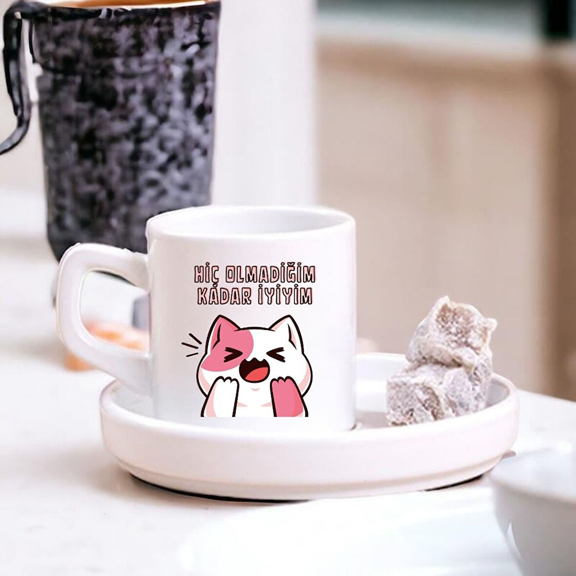 Hiç Olmadığım Kadar İyiyim Tasarımlı Sevimli Kedi Türk Kahve Fincanı – Hediyelik Tekli Fincan