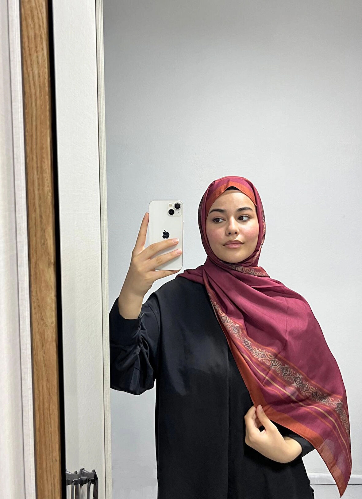 Aminenesil Etnik Düz Siyah Fuşya Renk Şal