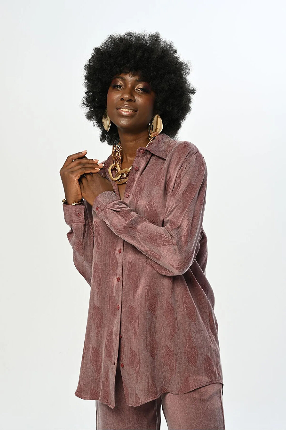 KADIN DESENLİ OVERSİZE KESİM GÖMLEK